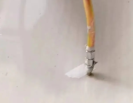 魏都瓷砖空鼓维修公司专业解答在瓷砖铺贴过程中，如果使用的砂料过粗（如全部使用了粗砂），可能会导致以下问题